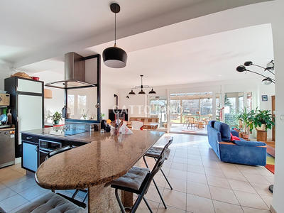 Maison - 200 m² - 6 pièces