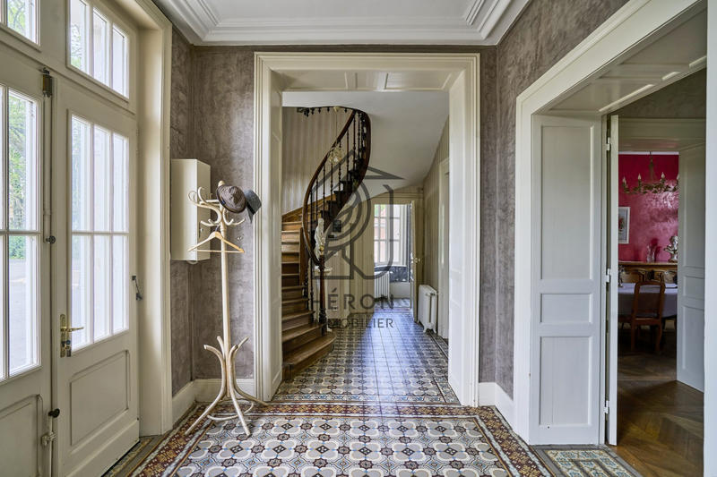 Château - 274 m² - 9 pièces