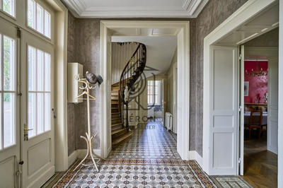 Château - 274 m² - 9 pièces