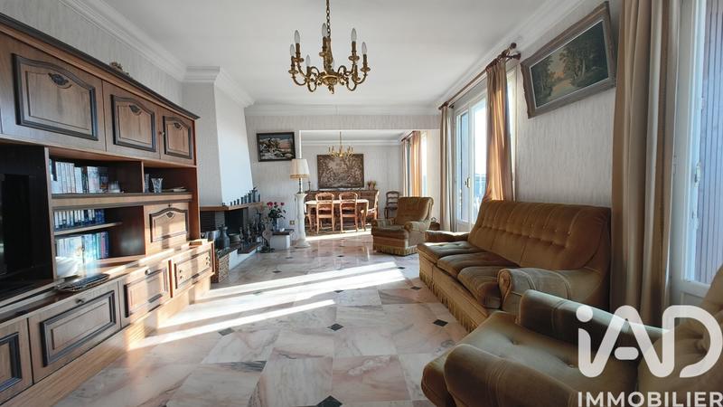 Maison - 252 m² - 12 pièces