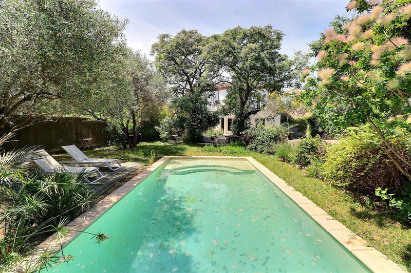 Maison - 220 m² - 6 pièces