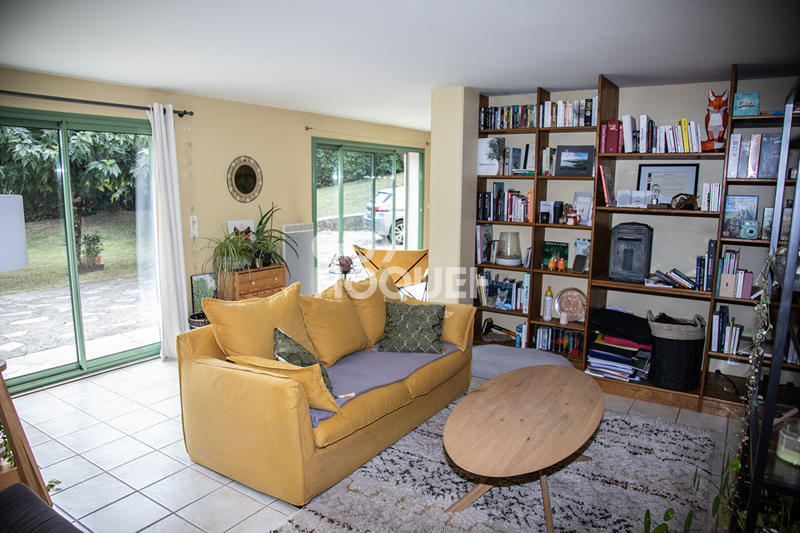 Maison - 231 m² - 9 pièces