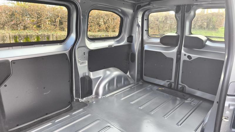 Peugeot Expert Fourgon IV 1.5 BlueHDi 120 Asphalt