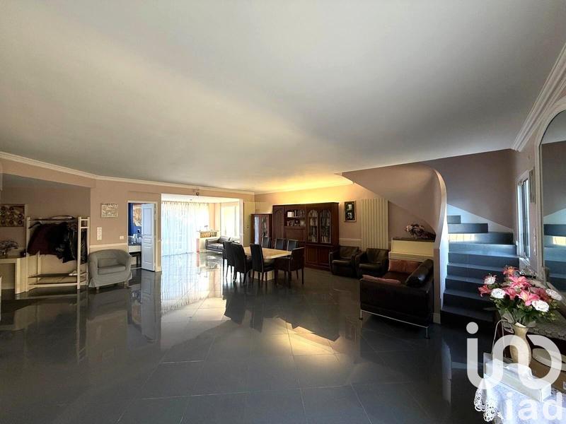 Maison - 200 m² - 7 pièces