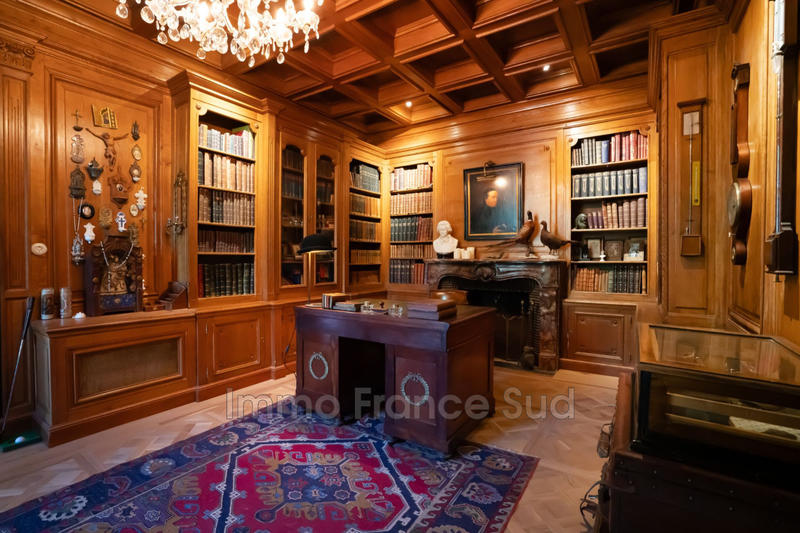 Maison - 717 m² - 19 pièces