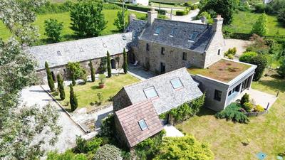 Propriété - 300 m² - 8 pièces