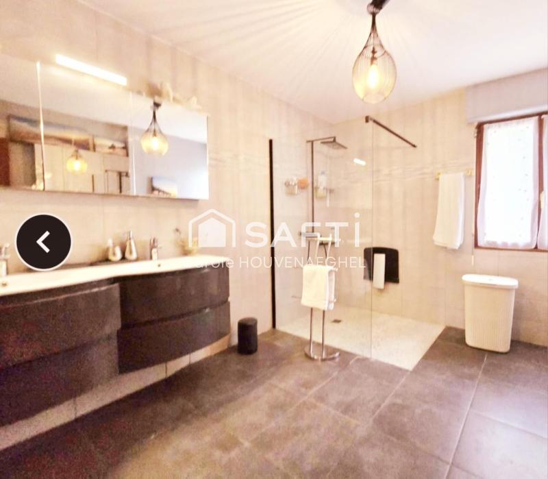 Maison - 260 m² - 9 pièces