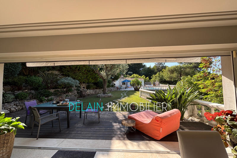 Maison - 275 m² - 8 pièces