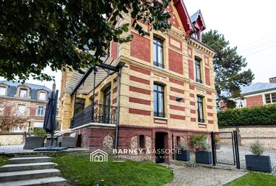 Maison - 226 m² - 8 pièces