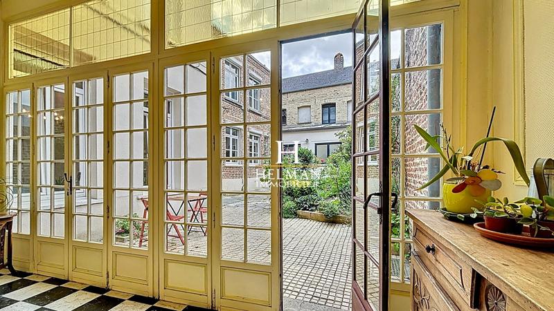 Maison - 296 m² - 8 pièces