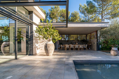 Maison - 365 m² - 8 pièces