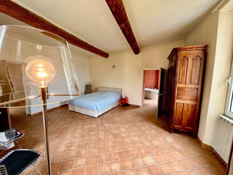 Maison - 280 m² - 8 pièces