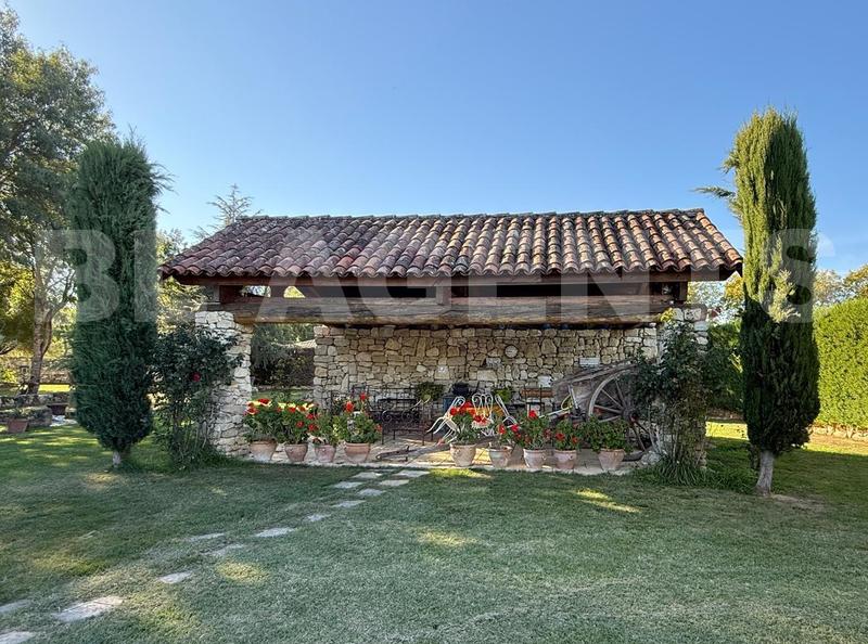 Maison - 634 m² - 21 pièces