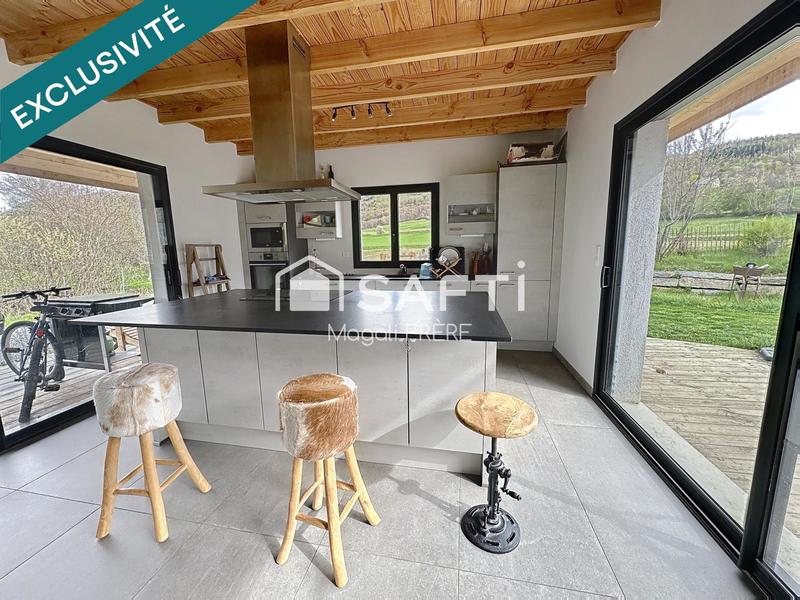 Maison - 211 m² - 5 pièces