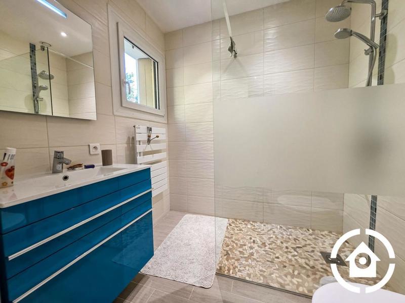 Maison - 212 m² - 8 pièces