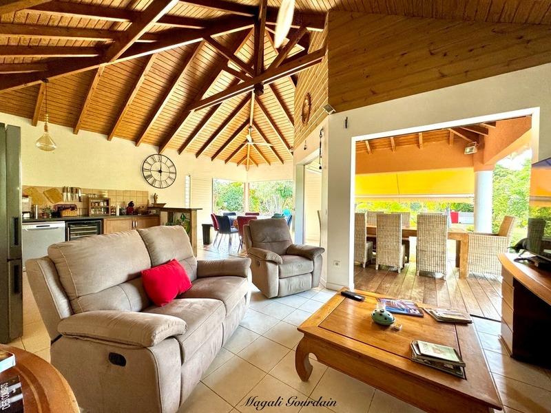 Propriété - 210 m² - 10 pièces