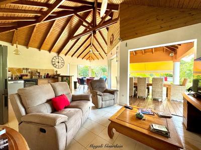 Propriété - 210 m² - 10 pièces