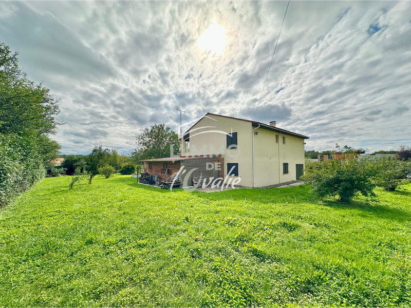 Maison - 221 m² - 10 pièces