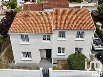 Maison - 225 m² - 8 pièces