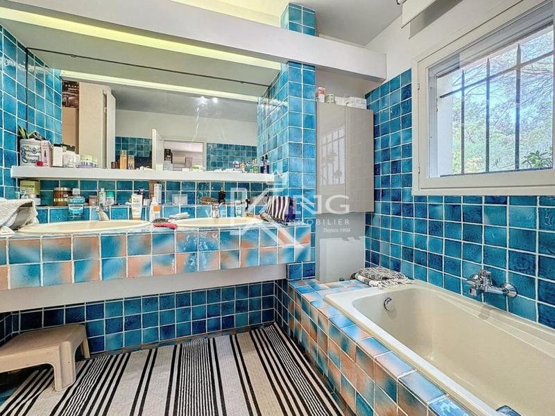 Villa - 205 m² - 6 pièces