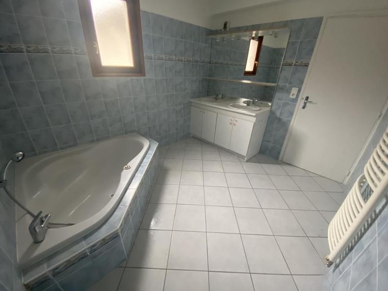 Appartement - 111 m² - 4 pièces