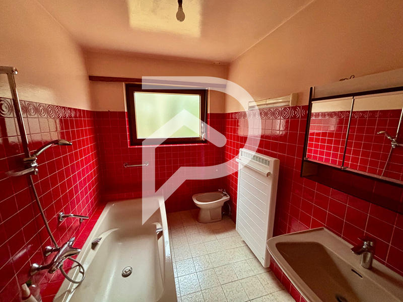 Maison - 215 m² - 10 pièces