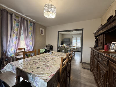 Maison - 260 m² - 10 pièces