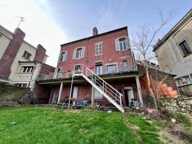 Maison - 240 m² - 7 pièces