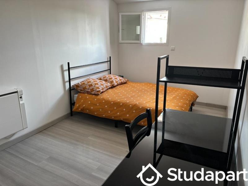 Chambre - 11 m² - 1 pièce