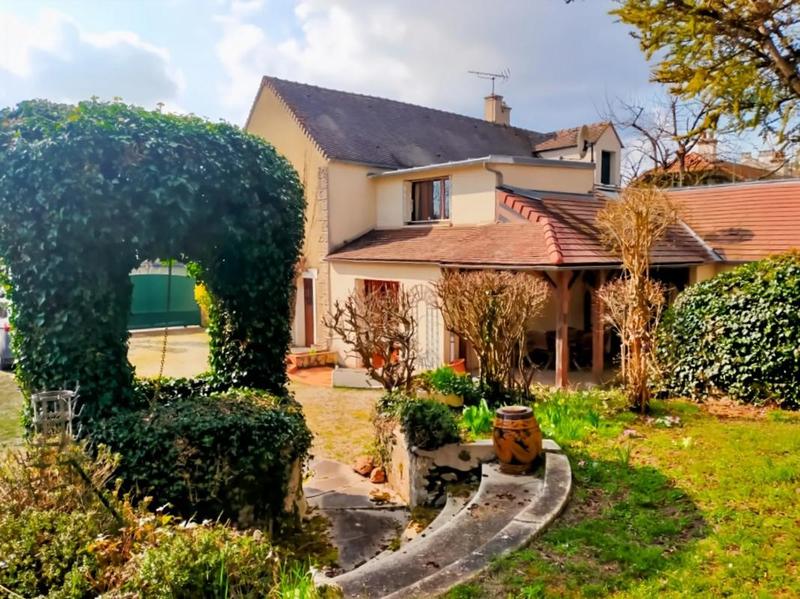 Maison - 211 m² - 7 pièces