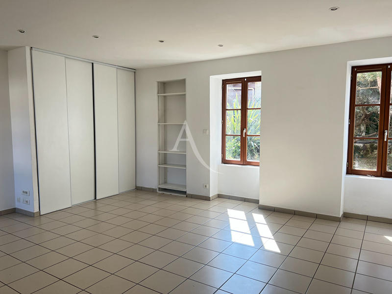 Maison - 310 m² - 12 pièces