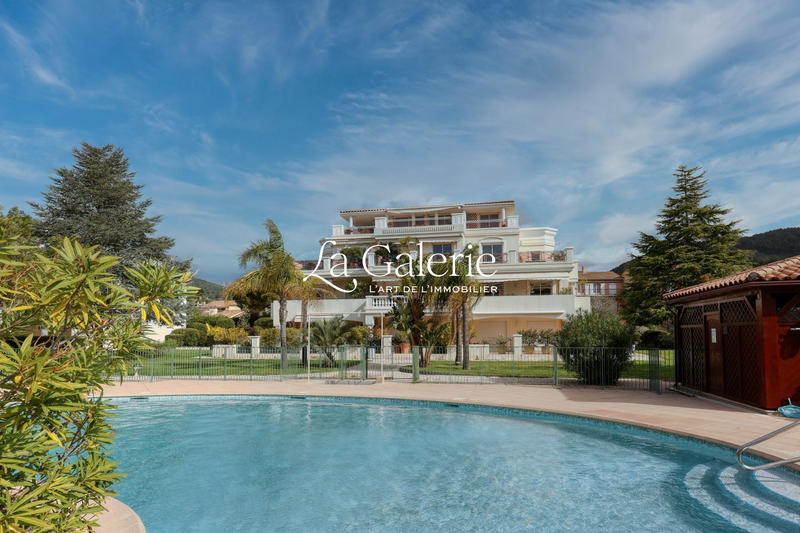 Appartement - 102 m² - 4 pièces