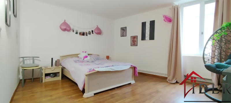 Maison - 242 m² - 8 pièces