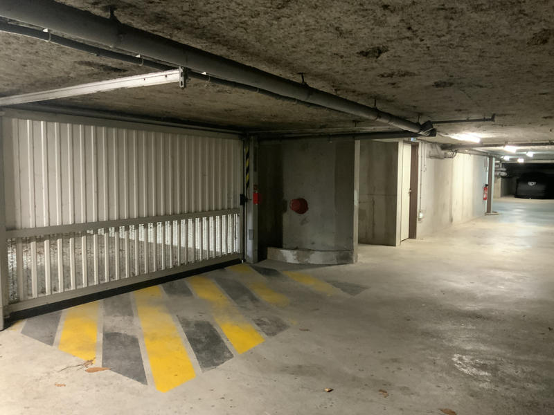 Parking / Garage