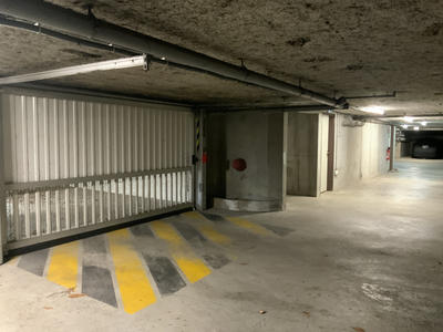 Parking / Garage