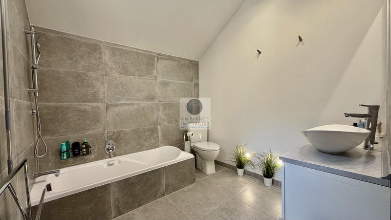 Maison - 169 m² - 8 pièces