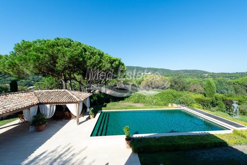 Propriété - 438 m² - 18 pièces