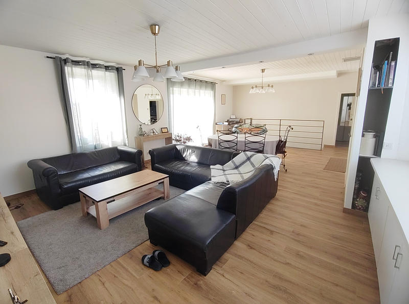 Maison - 222 m² - 10 pièces