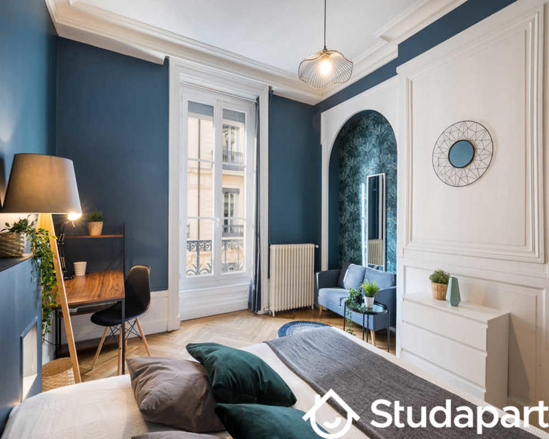 Chambre - 250 m² - 1 pièce