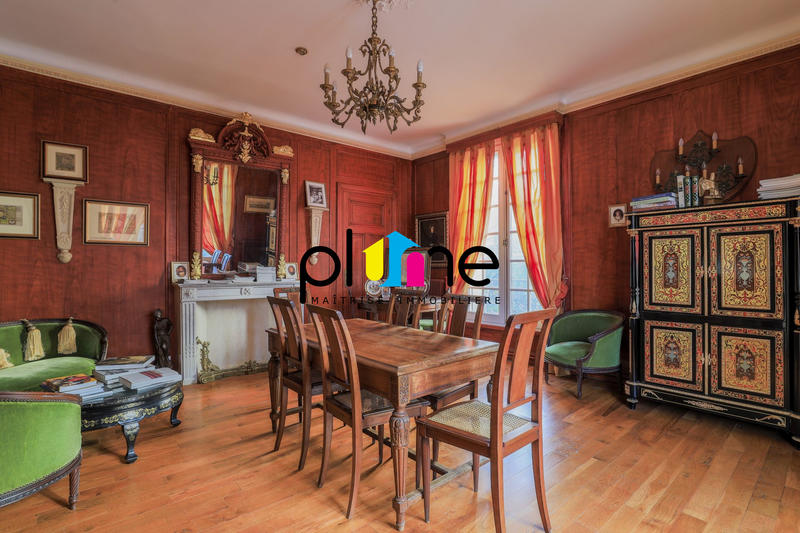 Maison - 973 m² - 17 pièces