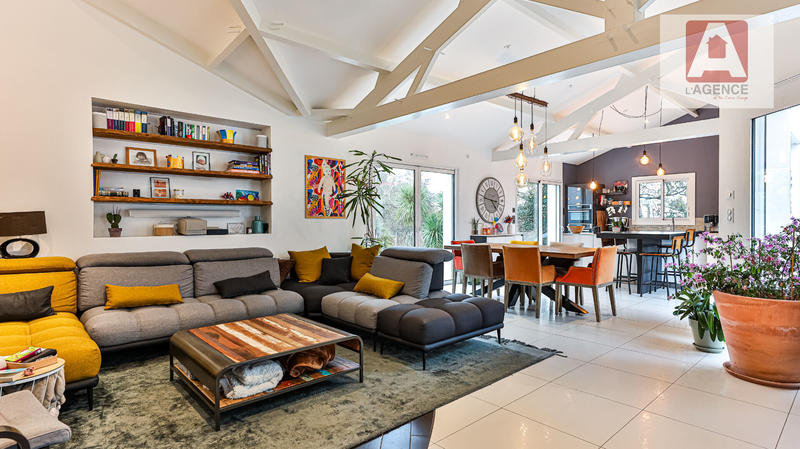 Maison - 180 m² - 6 pièces