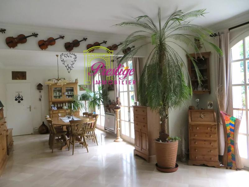 Propriété - 275 m² - 7 pièces