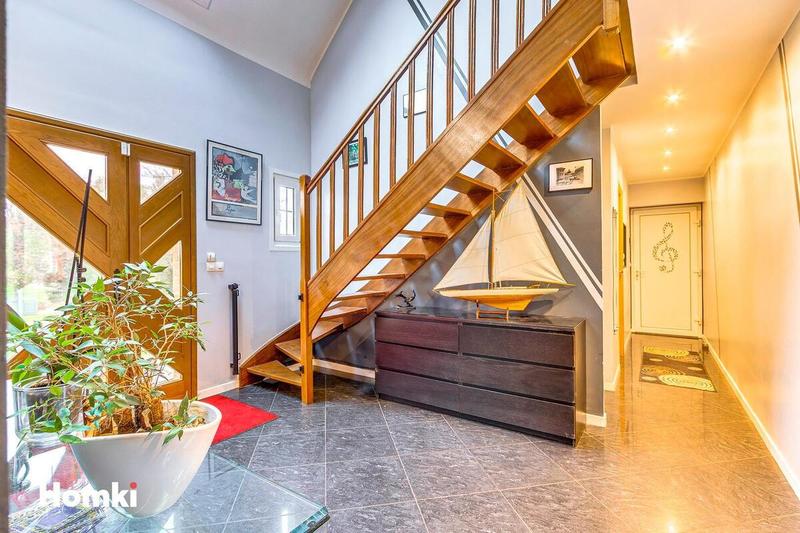 Maison - 210 m² - 8 pièces