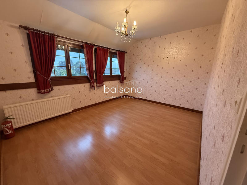 Maison - 250 m² - 8 pièces