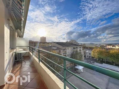 Appartement - 80 m² - 3 pièces