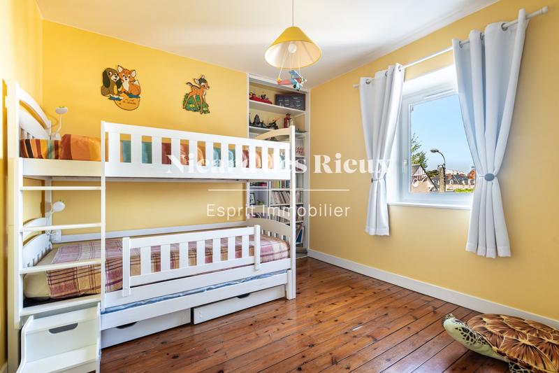 Maison - 180 m² - 8 pièces