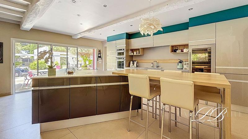 Villa - 630 m² - 26 pièces