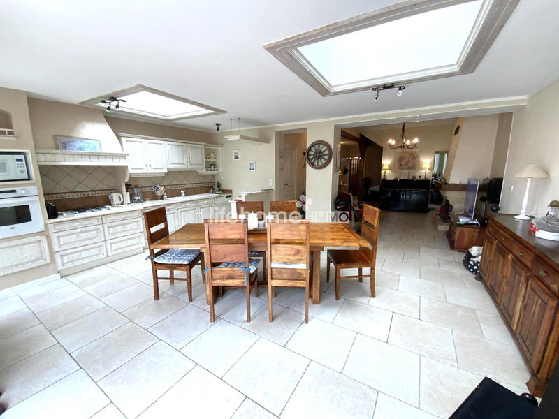 Maison - 180 m² - 7 pièces