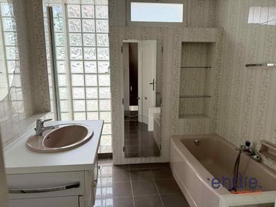 Maison - 273 m² - 6 pièces