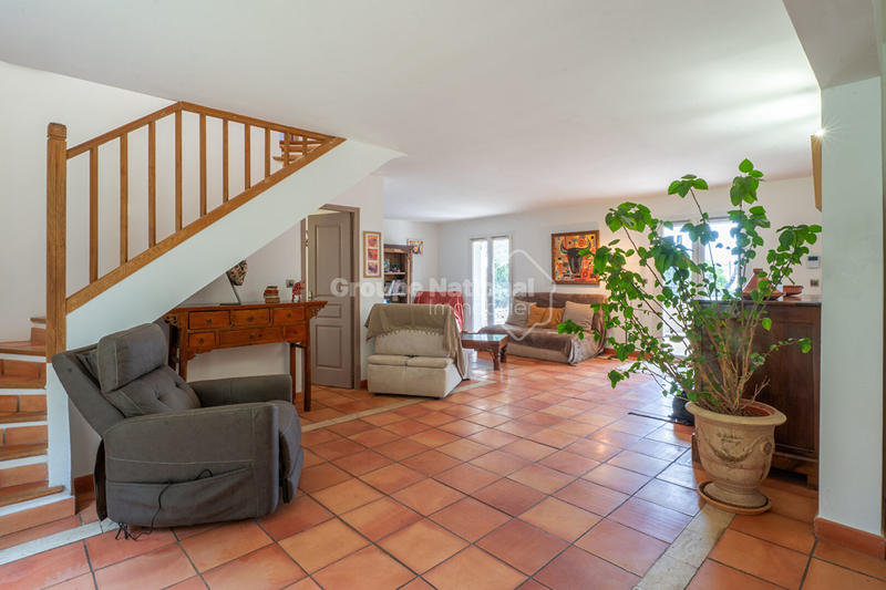 Maison - 241 m² - 6 pièces